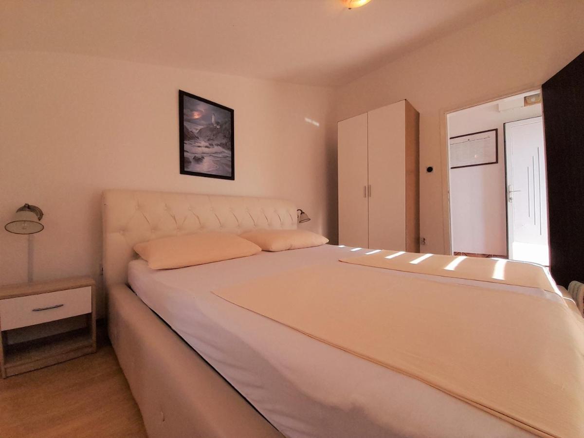 Apartments Nada Krk Island Екстериор снимка